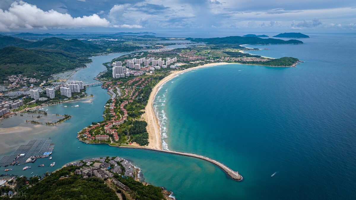 电影《消失的她》取景地:打卡万宁市神州半岛海上最美灯塔