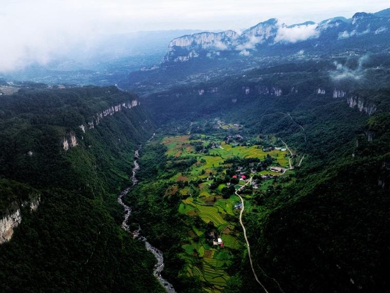 「圖片新聞」山村秋景