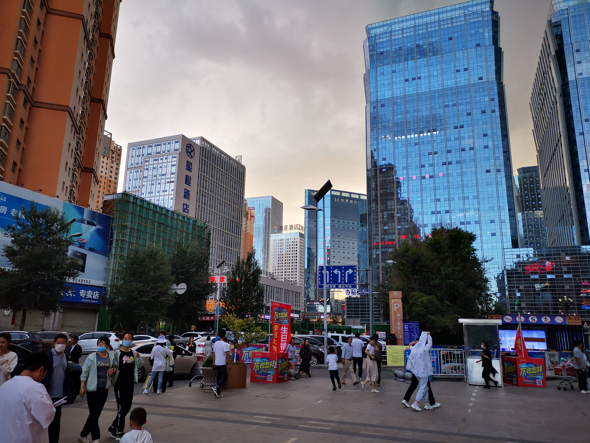 西宁最繁华的地方:游客和本地人都爱去,十年前这里还是一片农村