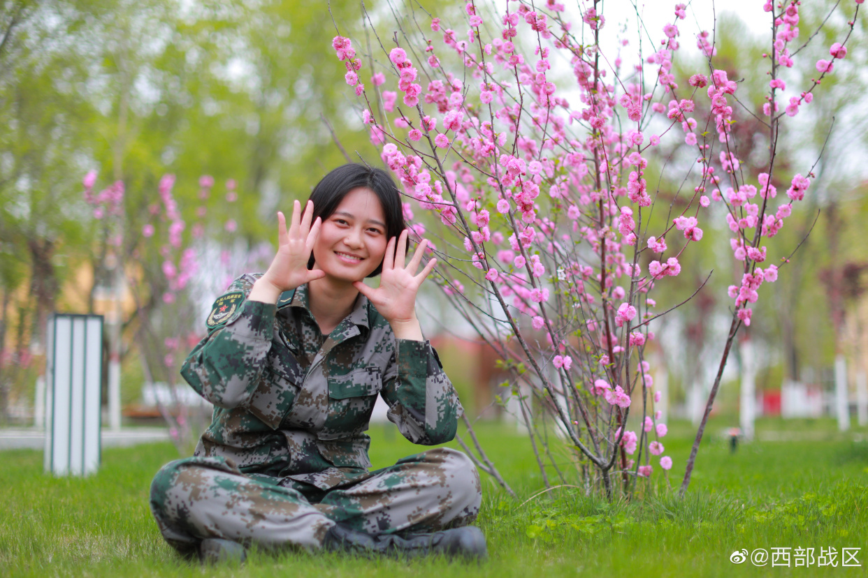 世界微笑日,女兵的微笑—西部战区