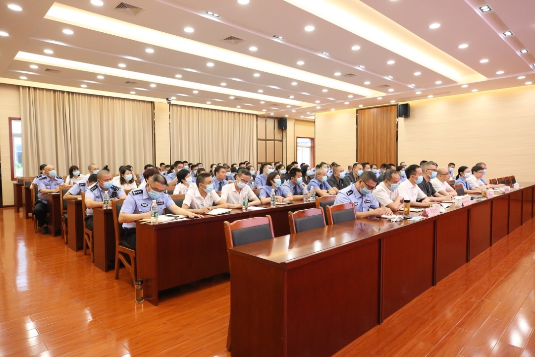 「动态要闻」市政府副市长,区委书记黄雪智为政法干警讲专题党课