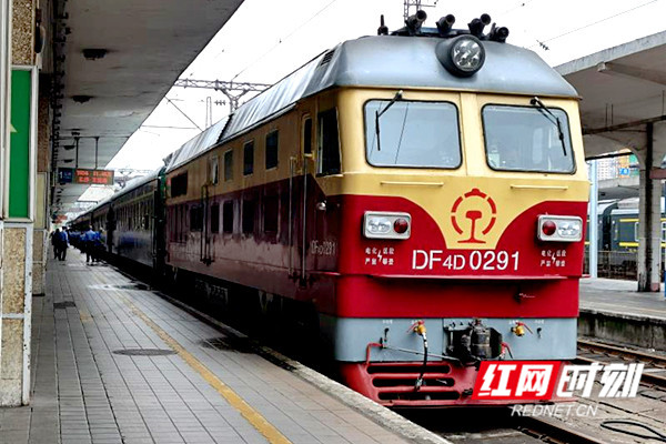 株洲:醴茶铁路首趟旅游专列开行