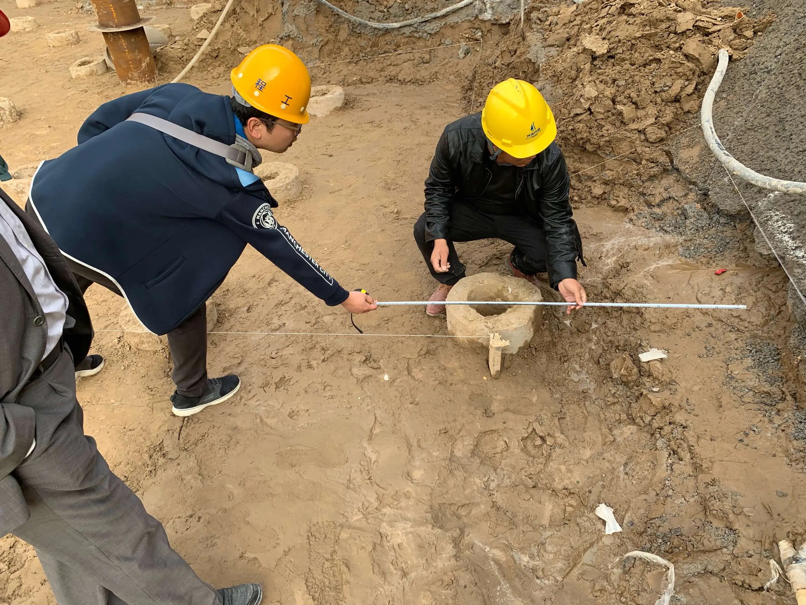 基坑验槽由总监组织,建设单位,勘察单位,设计单位参加,有的地方质监站