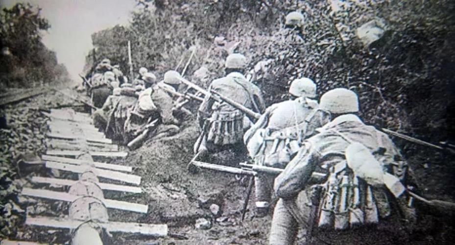 1950年,韩先楚解放海南岛时,琼崖纵队已将红军军装穿了23年