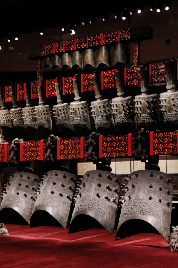 曾侯乙编钟 图/湖北文旅之声进入省博南主馆,我们首先来到的是1楼的