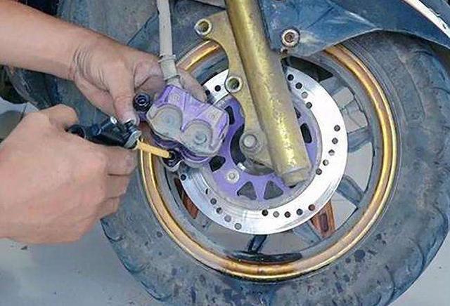 怎样购买电动车前碟刹器视频教程图片