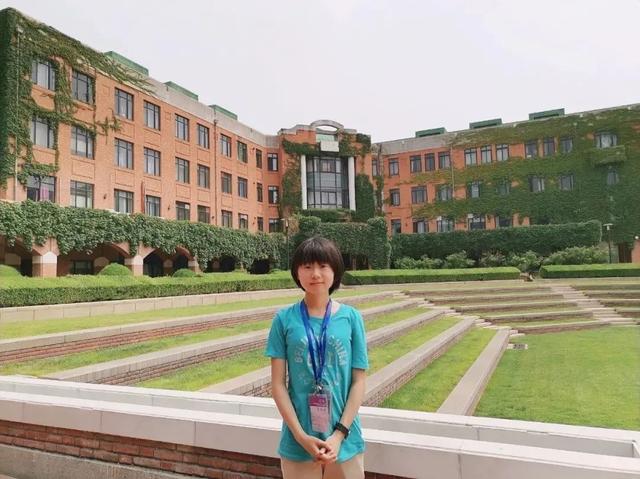 这个活泼开朗的姑娘热爱生命科学,即将入读清华学堂生命科学班