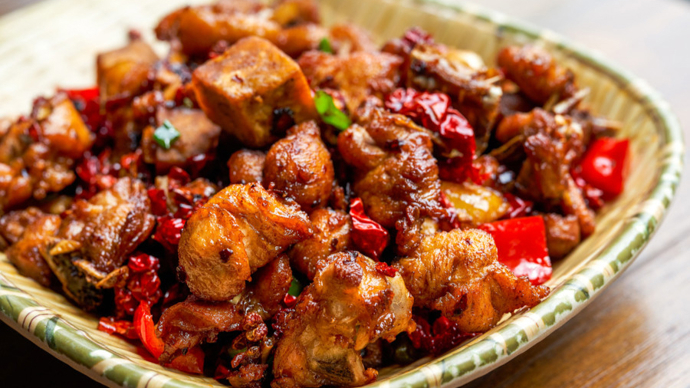 贵阳地铁免费派发辣子鸡大礼包,交通运营集团回应