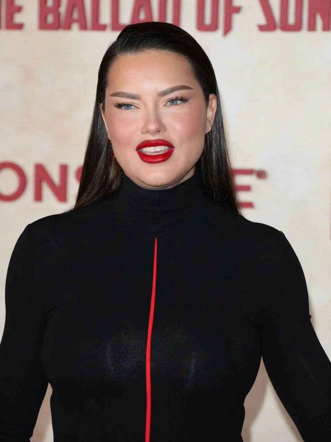 狼殿adriana lima换脸争议的背后是妆容用力过猛还是容貌焦虑?