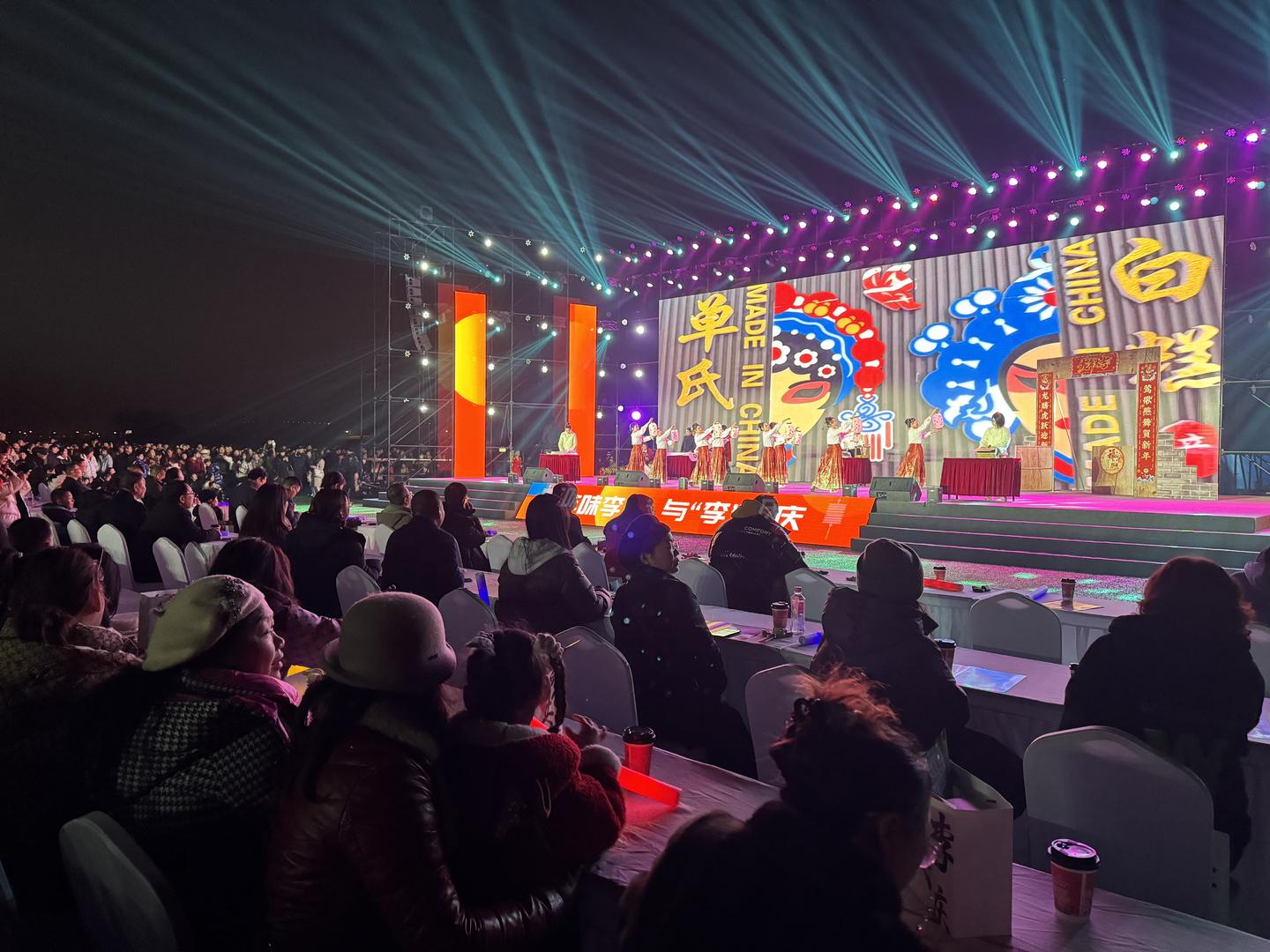 打铁花,舞草龙!宜宾"李庄春晚"精彩上演:万人嗨翻现场