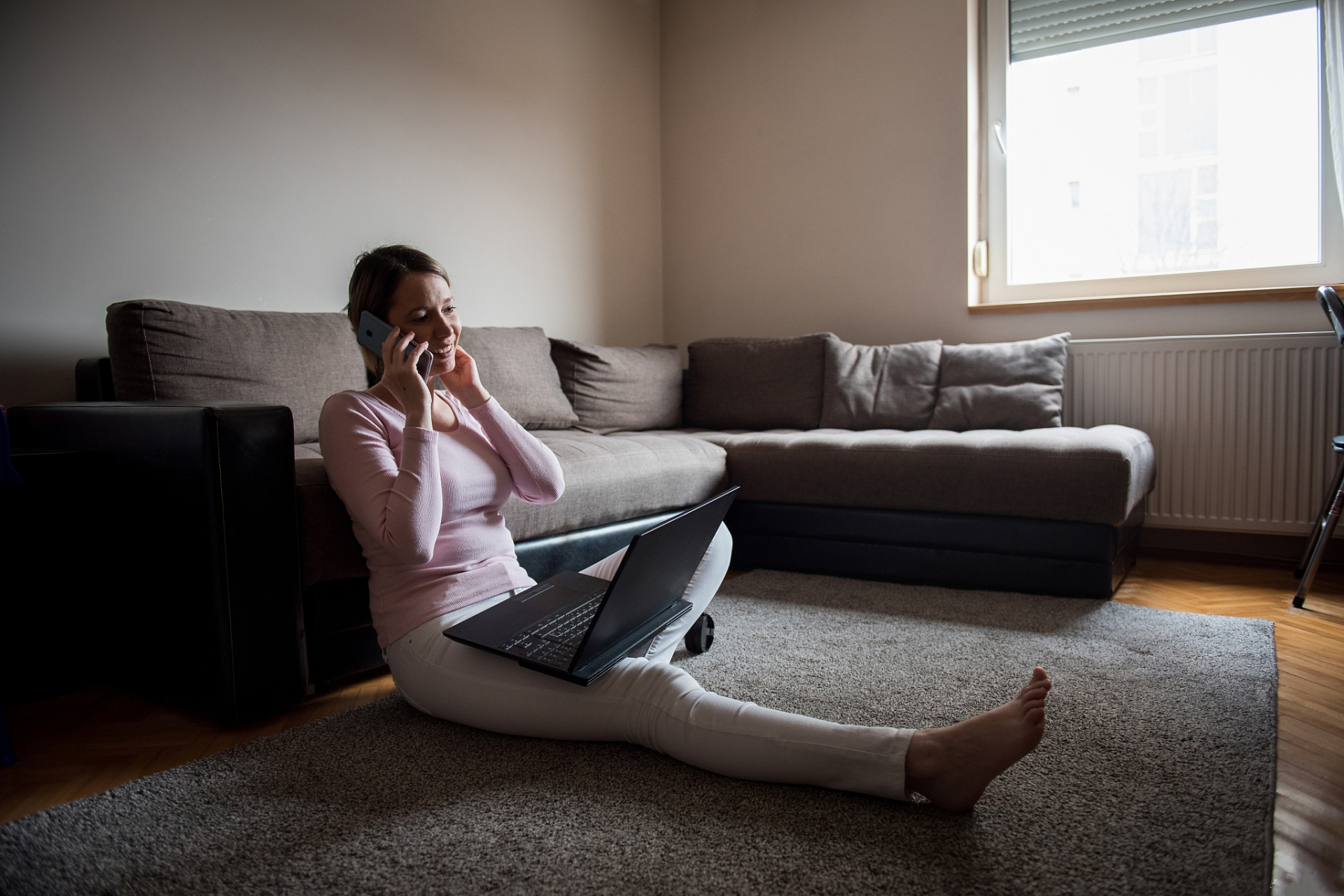 更换合适的沙发垫,调整沙发的靠背角度以及注意保持正确的坐姿等方法