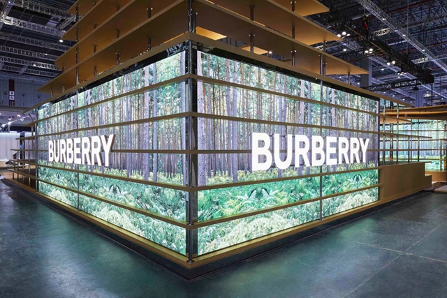 博柏利标志性嘎巴甸面料最新迭代产品首次亮相进博会