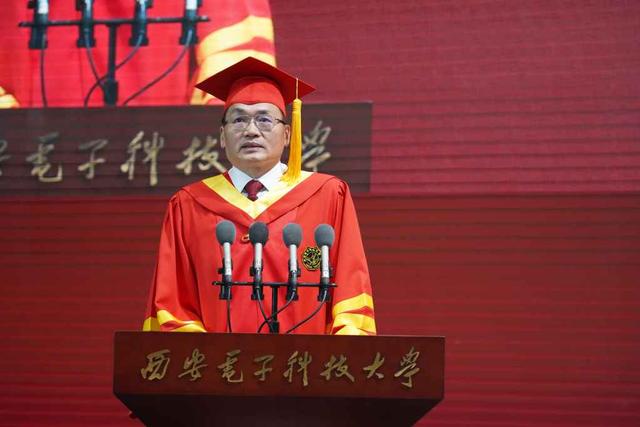 西电校长张新亮在2023届学生毕业典礼上的讲话:追光逐梦,奋斗以恒