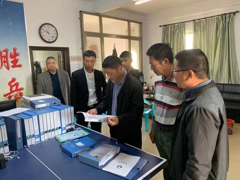 市科技局主要领导到甲西镇上堆村检查指导禁毒工作