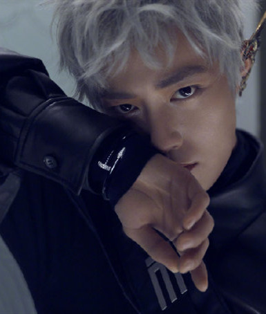 有种"气场"叫肖战复出,染白发秒变韩国欧巴,网友:是偶像型!