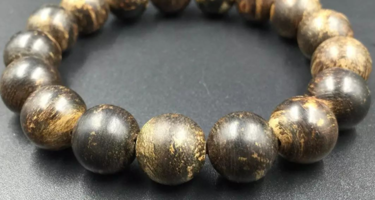 天然龙涎香手串真假对比