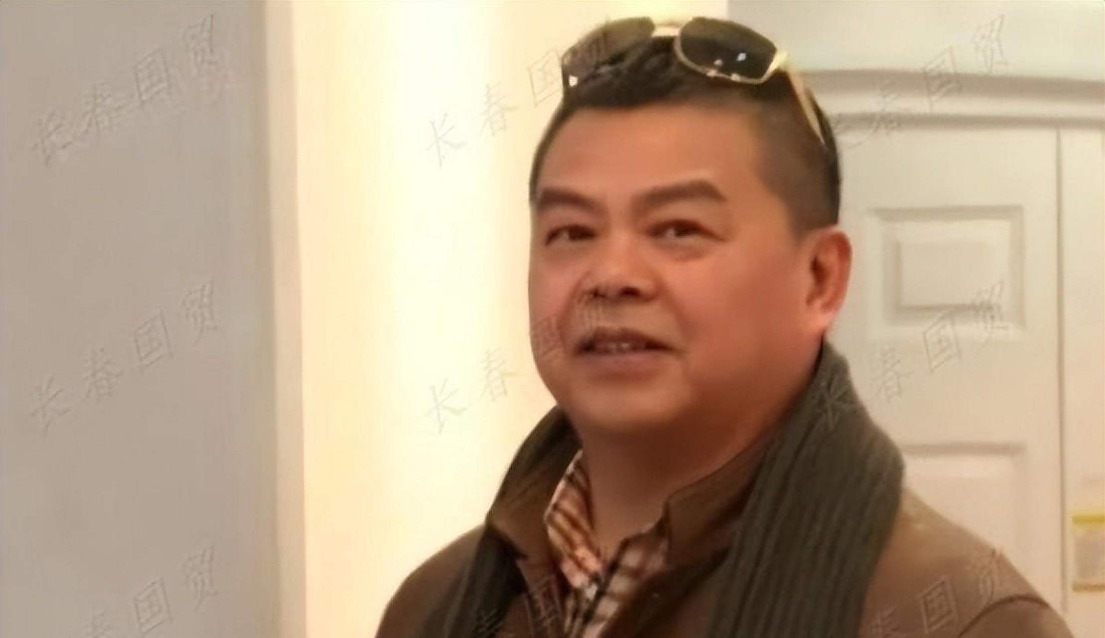 多年来张楠一直在背后默默支持妻子的事业.