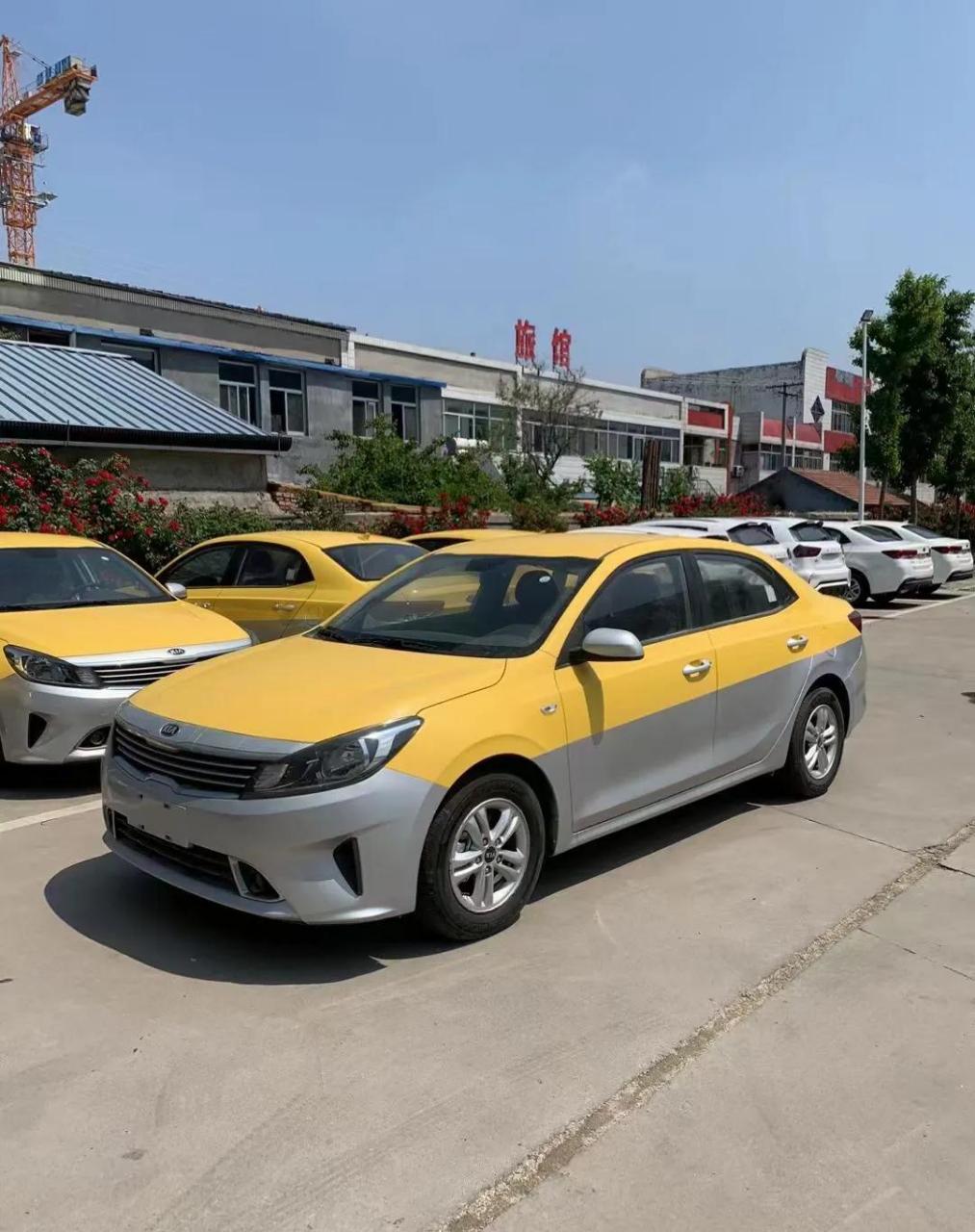 98万的起亚福瑞迪[捂脸],出租车配色 之前出租车公司定制的车,不知道