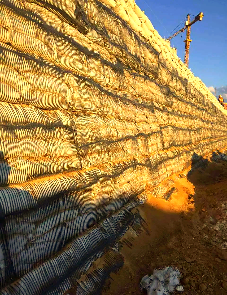 单向塑料土工格栅的特性与多种应用概述