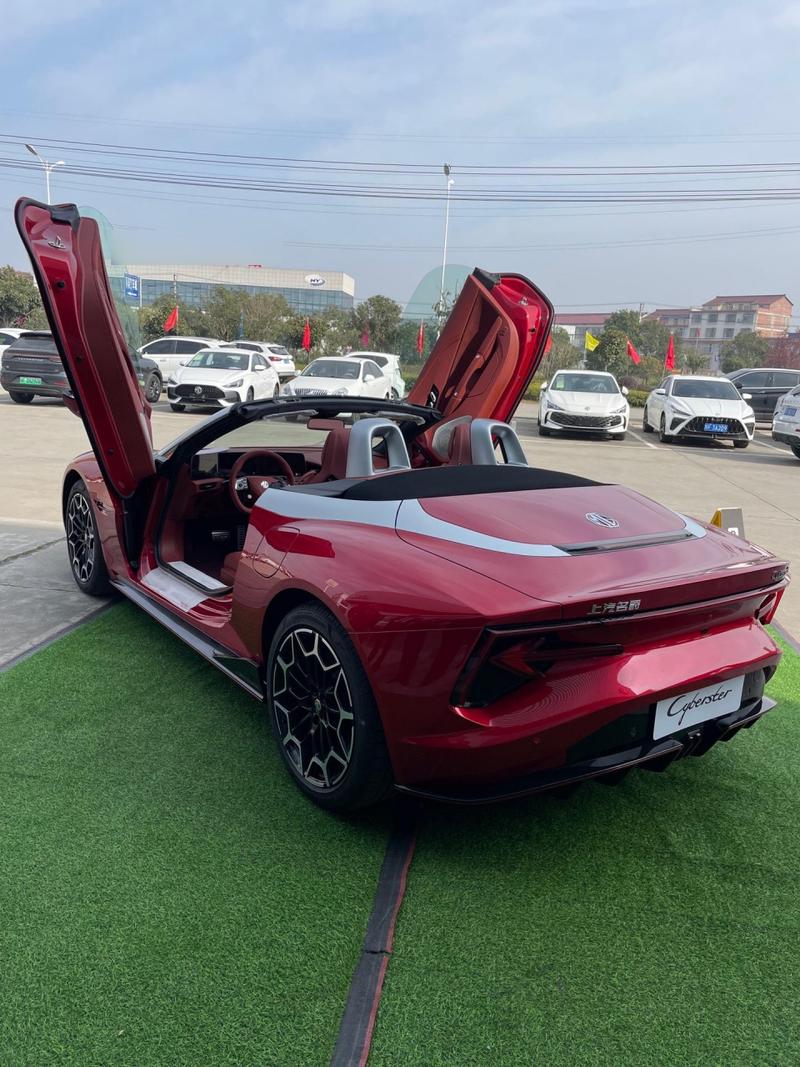 剪刀式车门,常简称为剪刀门,是一种别具一格的车门开启机制