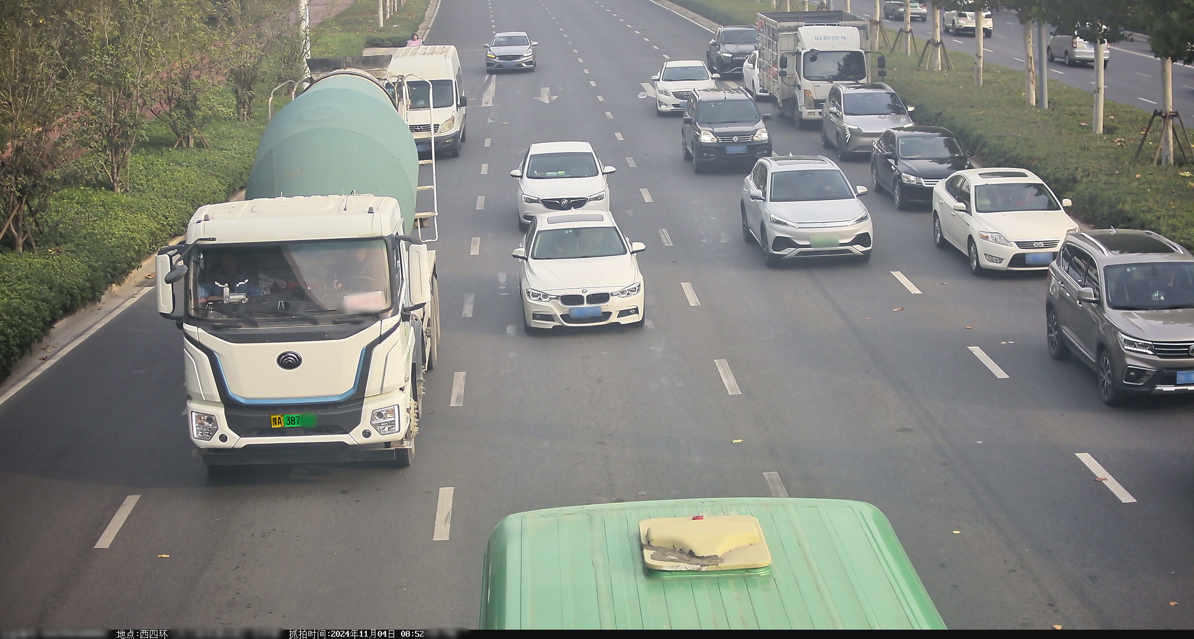 同时也利用道路监控系统加强视频巡查,发现闯禁行的违法车辆进