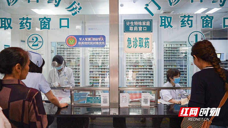 仅需8秒!郴州市第四人民医院 智慧药房实现"药等人"