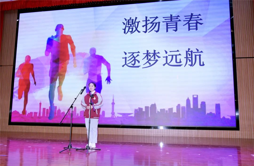 邳州市第二中学举办"奋斗的青春最美丽"演讲比赛