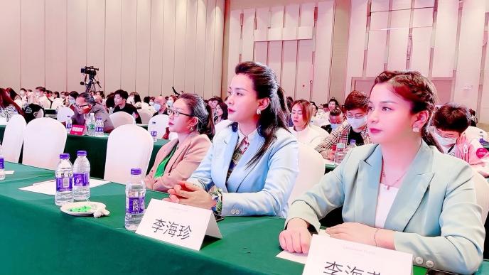 十年国货朵拉朵尚品牌创始人李海珍 斩获"年度影响力人物"奖