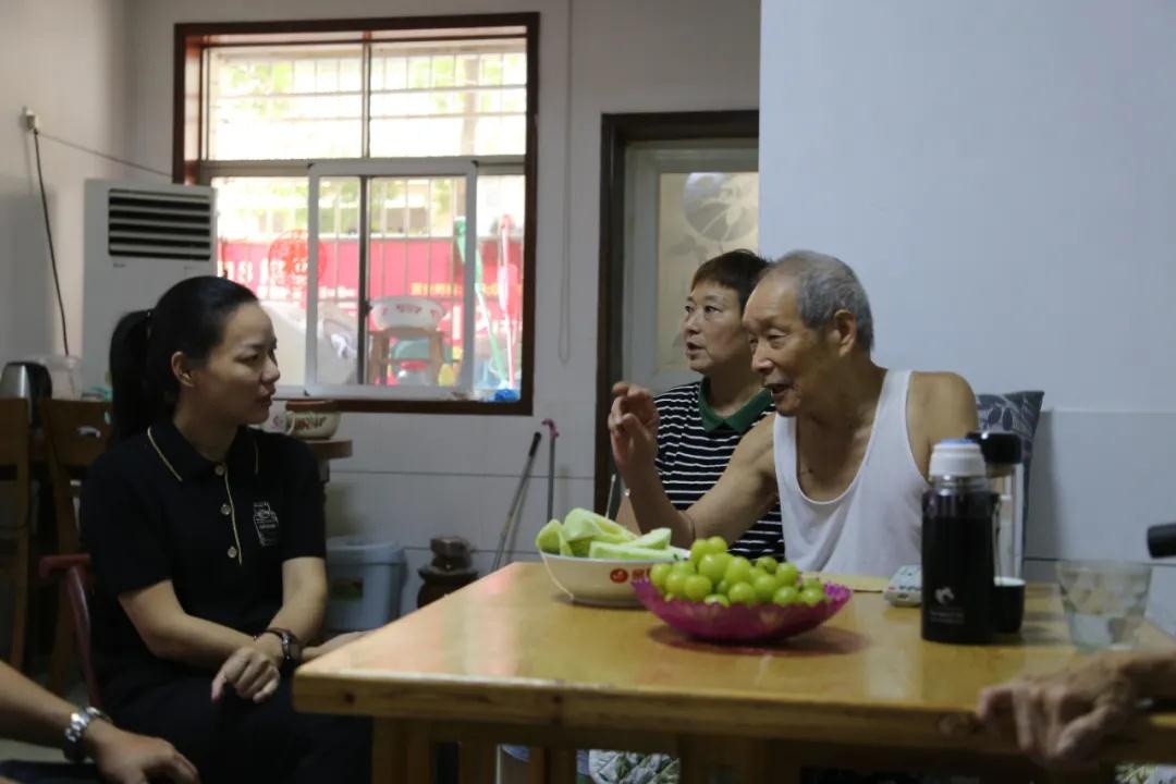 鼎城:李娟走访慰问抗战老兵