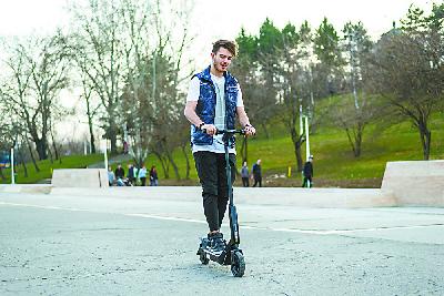 滑板车,摩托车,汽车,维也纳人全都共享