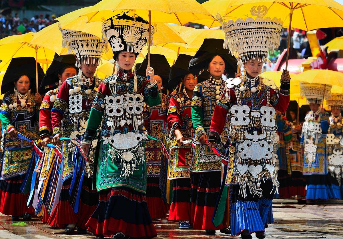 滇东南型彝族服饰图片