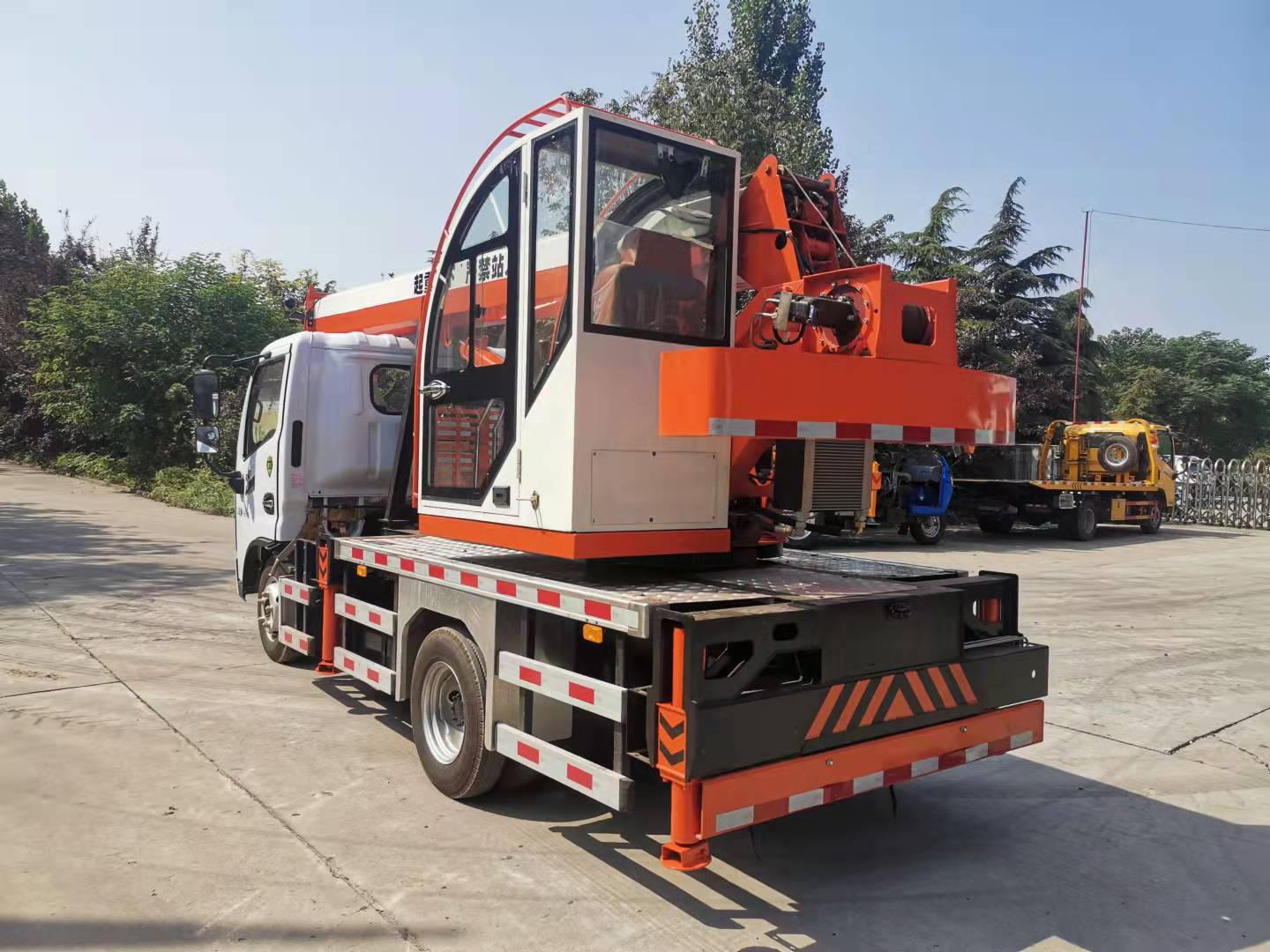 蓝牌5吨汽车吊 小型汽车吊 济宁小吊车