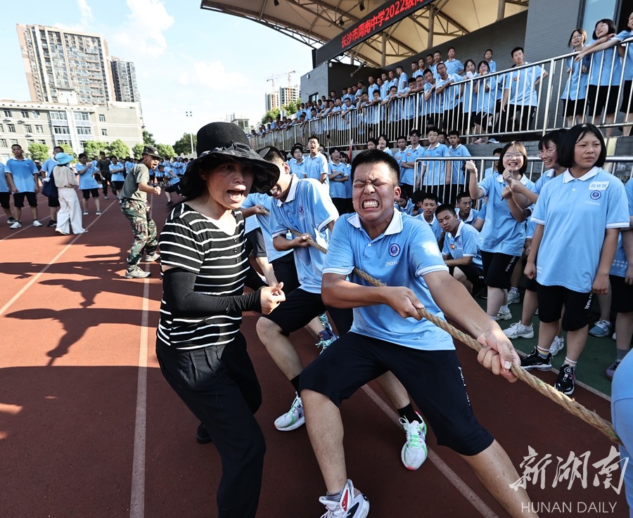 挥洒青春的你好美——长沙市周南中学新生军训掠影