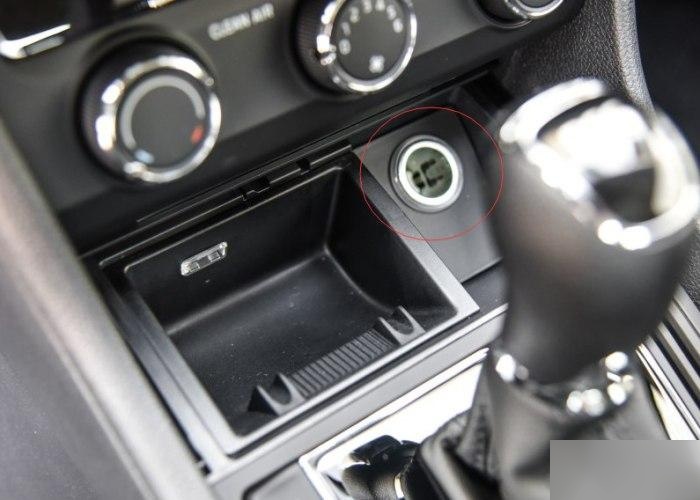 宋plusdmi点烟器在哪个位置