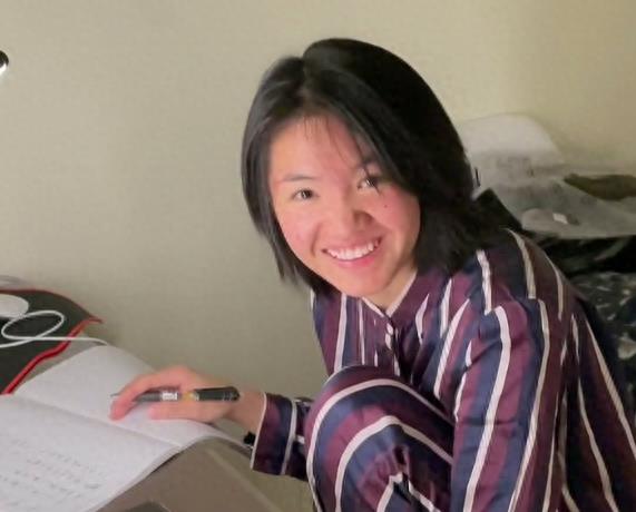 李勒优遭崔妈嫌弃,"黑色穿搭"雷翻众人,假期补习费高达60万