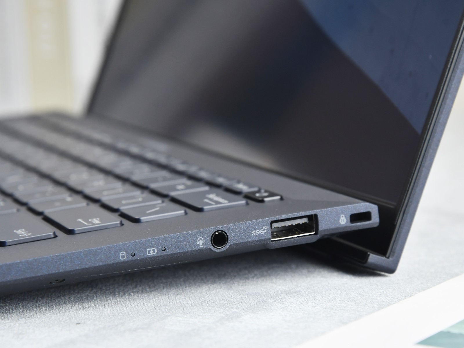 14英寸仅重1kg 华硕灵珑iii商务本图赏