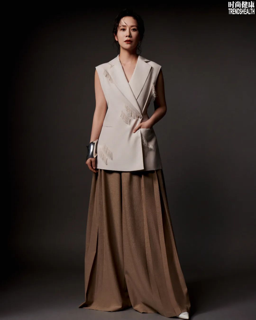 时尚健康封面人物海清像孩子一样浪漫