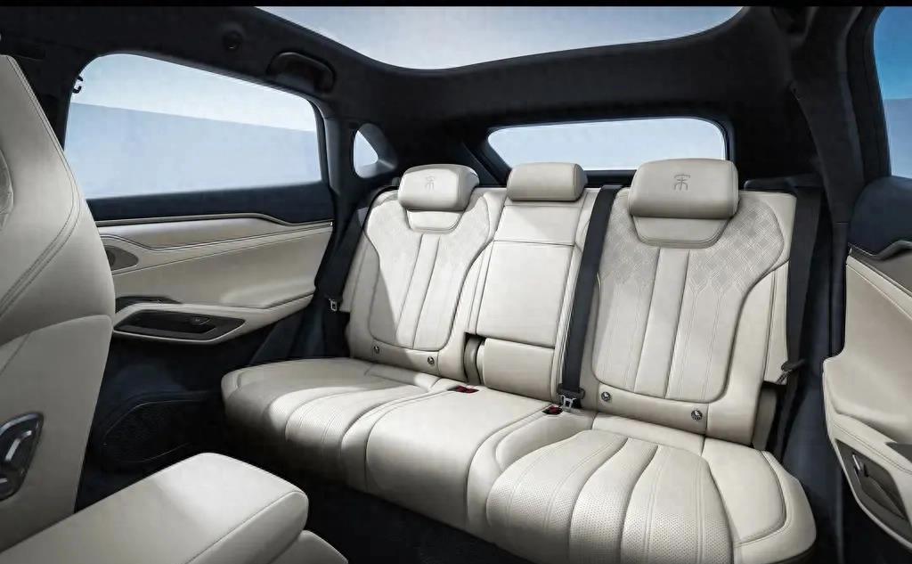 比亚迪宋l内饰官图发布,配15.6英寸中控大屏及水晶式电子挡杆