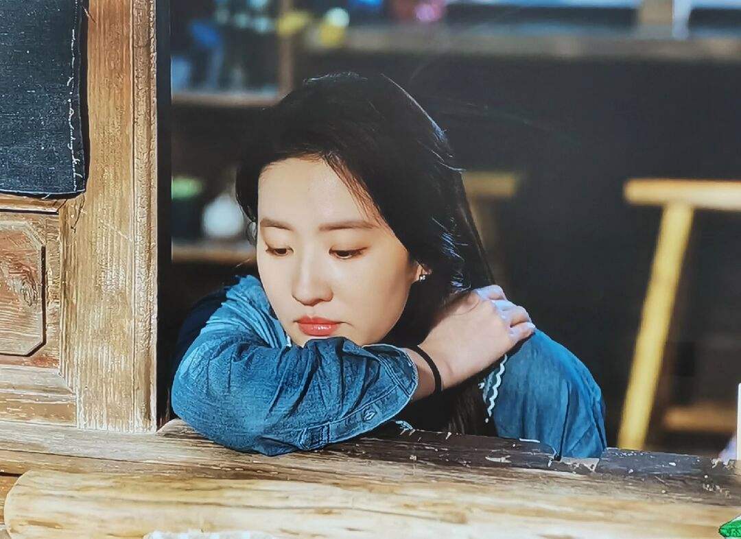 《玫瑰故事》预告片:刘亦菲气质大变,有一位男主一言难尽