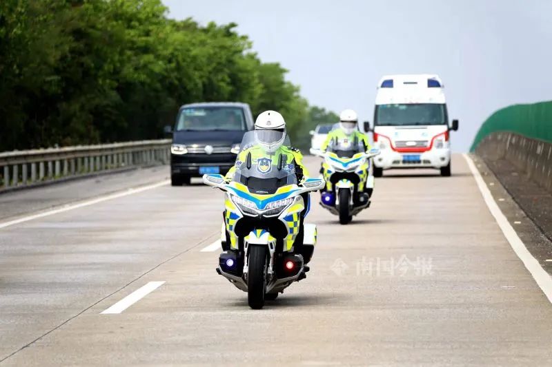 柳州交警本田金翼图片