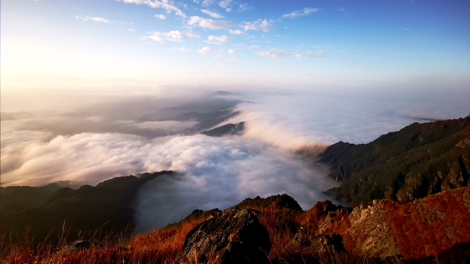 湖南八面山云海奔涌乱石穿空