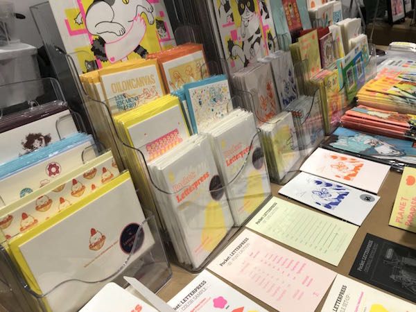 上海艺术书展开幕:触手可及,纸张间的温度与艺术