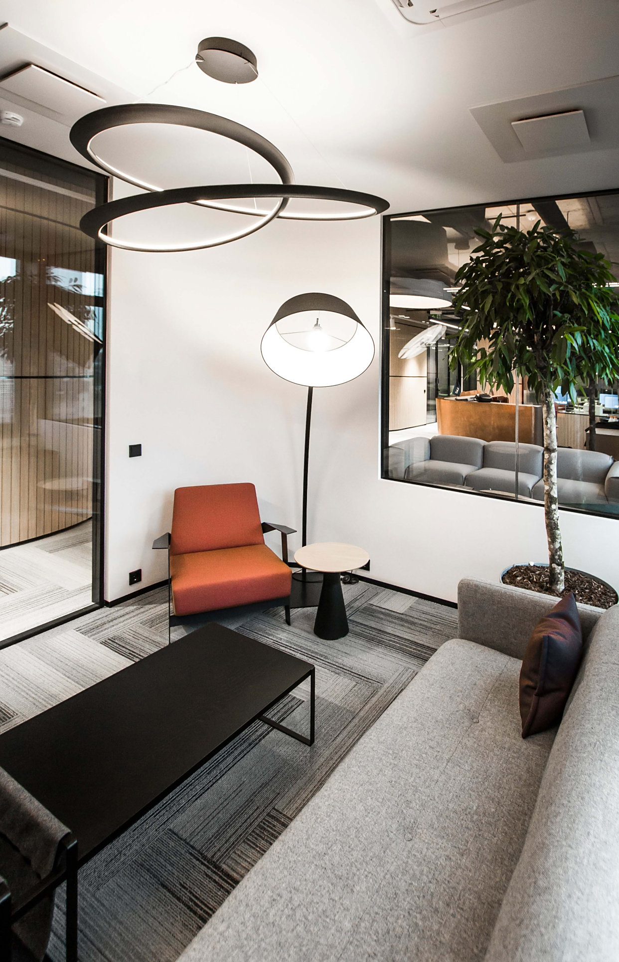 丰富多元的办公室设计案例,以不同形态造就完整工作空间