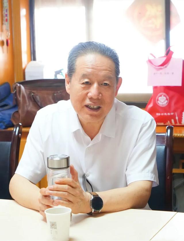 西安市慈善会会长朱智生一行看望"西安心羽爱心家园"大病儿童