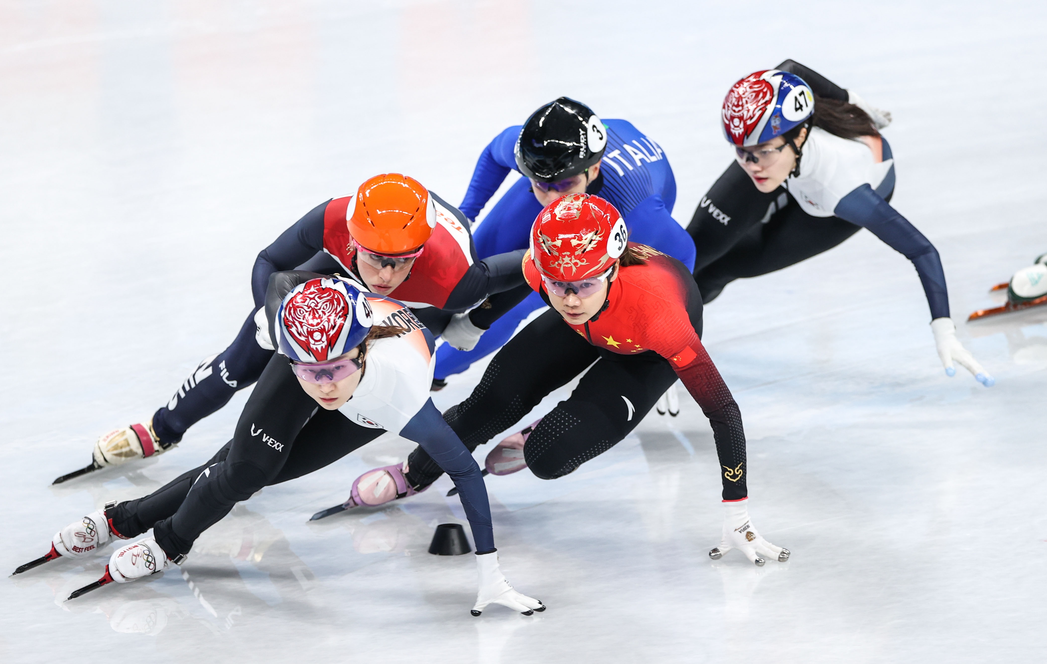 (北京冬奥会)短道速滑——女子1500米决赛:韩国选手崔敏静夺冠