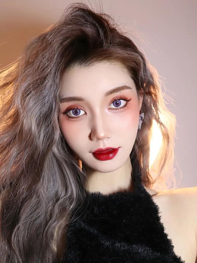 "渣女妆"out,2021年流行这种妆容,显白又气质