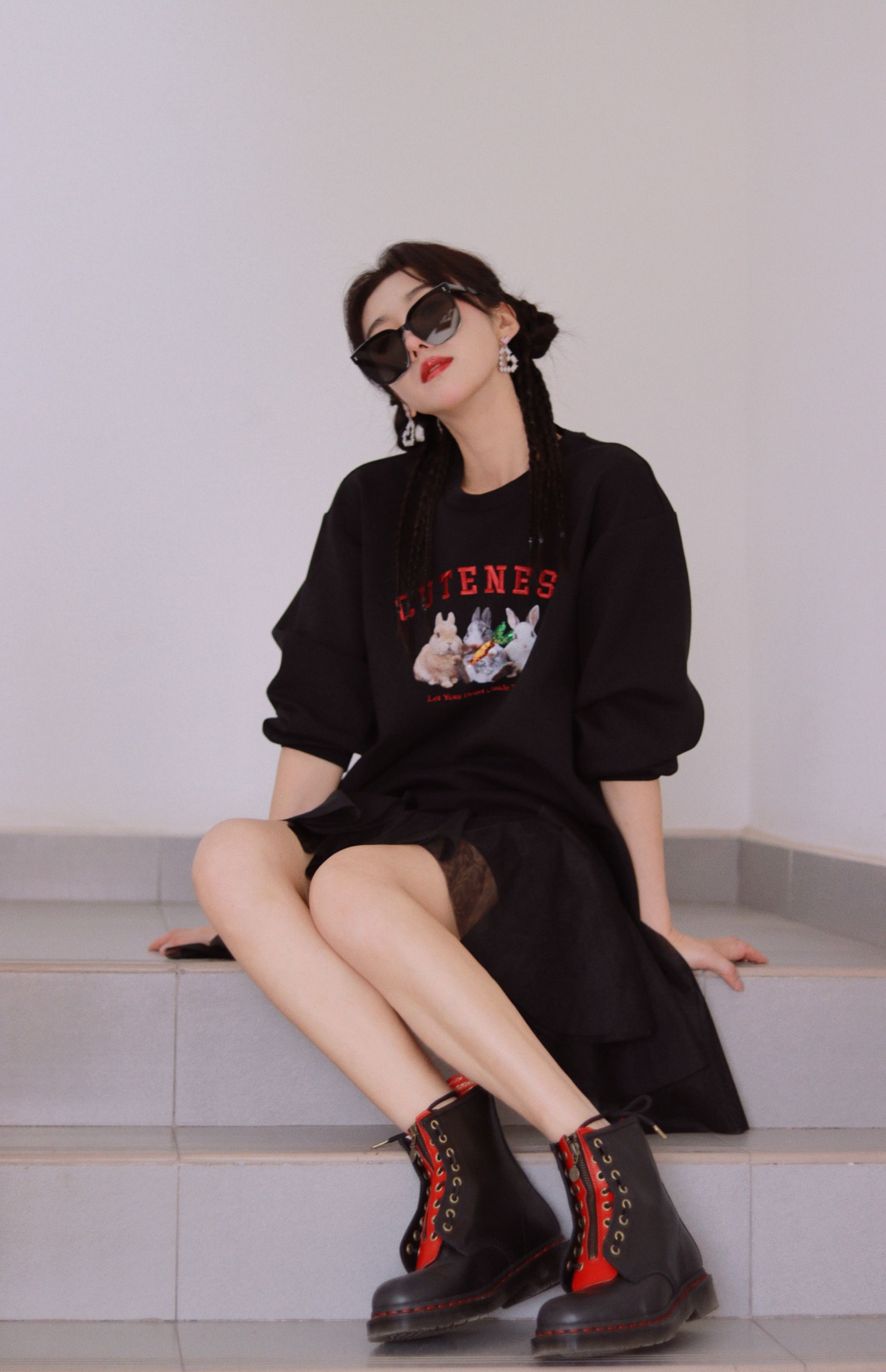 宣璐黑色超短裙性感美腿写真