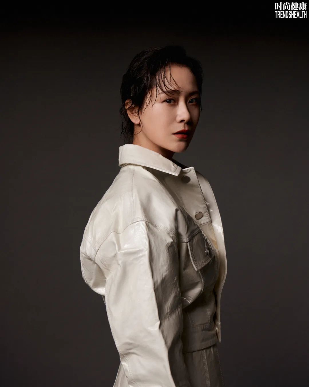 时尚健康封面人物海清像孩子一样浪漫