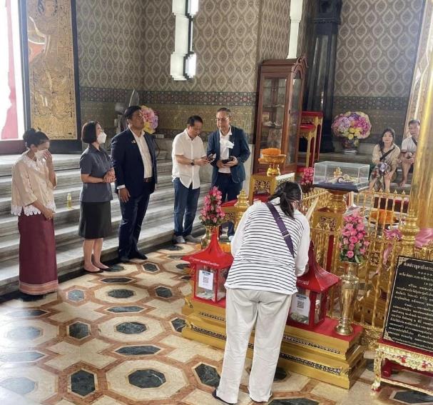 泰国二王子秀肌肉,精通泰拳力大如牛,备受泰国民众喜爱