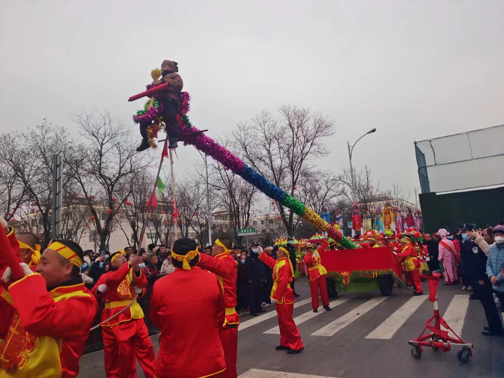 山西太原:"空中杂技"清徐挖棍"精彩纷呈"非遗传承